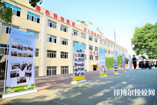 武漢東湖光電學(xué)校2020年報名條件、招生要求、招生對象