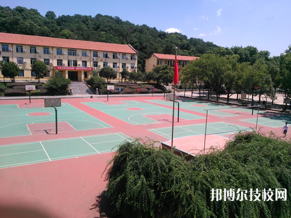 武漢東湖光電學(xué)校2020年招生辦聯(lián)系電話
