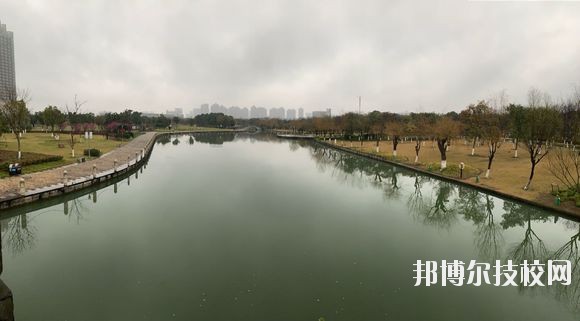 鄞州職業(yè)教育中心學校2020年學費、收費多少