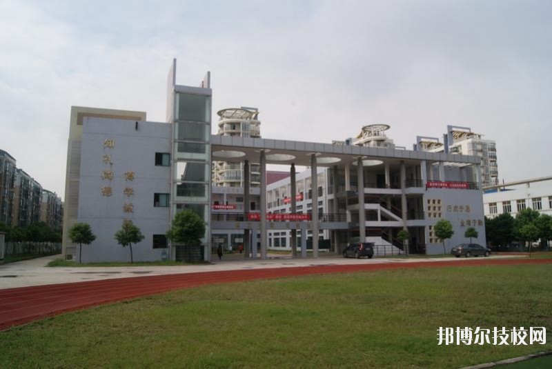 武漢旅游學(xué)校2020年招生辦聯(lián)系電話