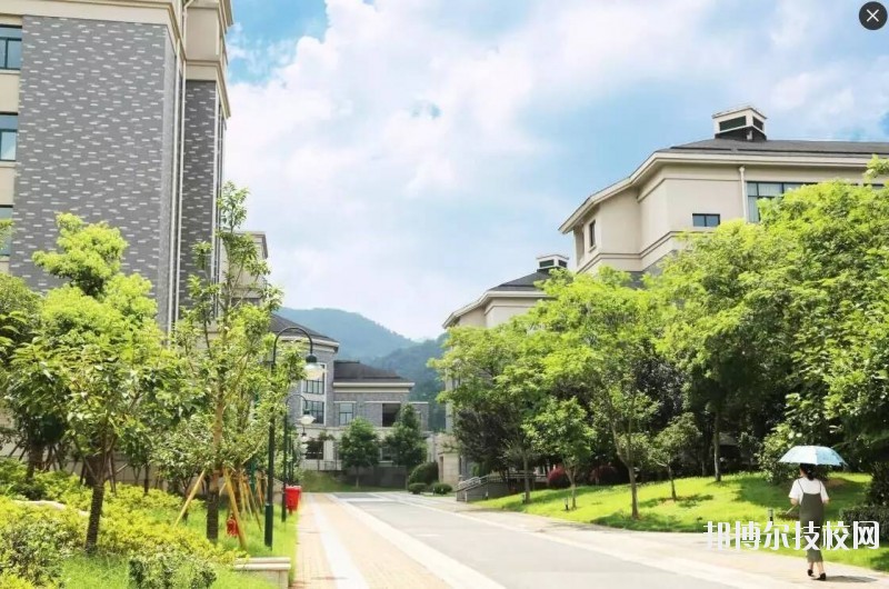楚雄機械電子職業(yè)技術學校2020年學校地址在哪里
