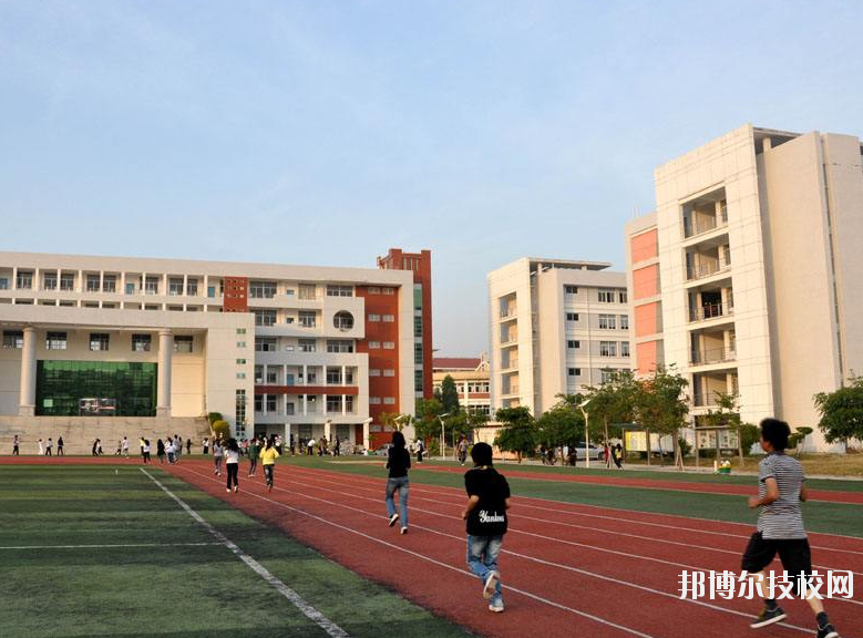 重慶青山工業(yè)技工學(xué)校怎么樣、好不好