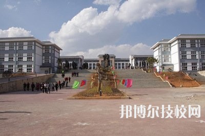 大理技師學(xué)校2020年招生辦聯(lián)系電話