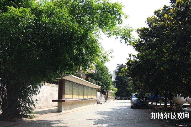 十堰科技學(xué)校2020年招生辦聯(lián)系電話