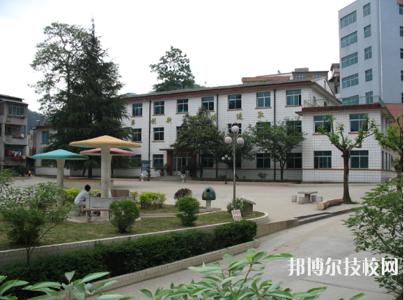 貴州電子信息高級技工學(xué)校2020年招生辦聯(lián)系電話