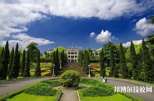 武漢體育舞蹈學(xué)校2020年報(bào)名條件、招生要求、招生對象