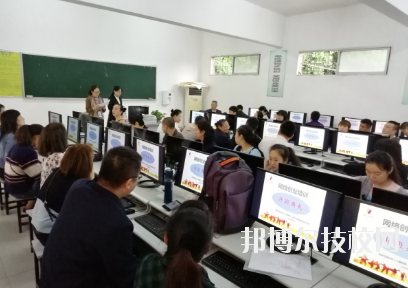 重慶現(xiàn)代技工學(xué)校2020年報名條件、招生要求、招生對象