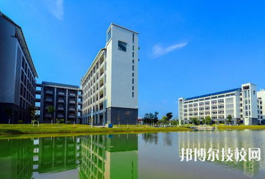 河源衛(wèi)生學(xué)校2020年報名條件、招生要求、招生對象