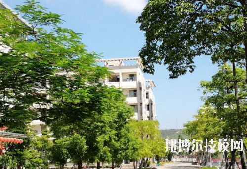 潮州職業(yè)技術學校1