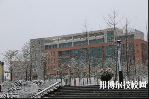 重慶榮昌職業(yè)教育中心2020年報(bào)名條件、招生要求、招生對(duì)象