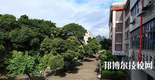廣西商業(yè)學(xué)校地址在哪里