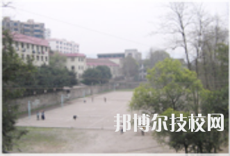 重慶萬(wàn)州技工學(xué)校2020年招生辦聯(lián)系電話(huà)
