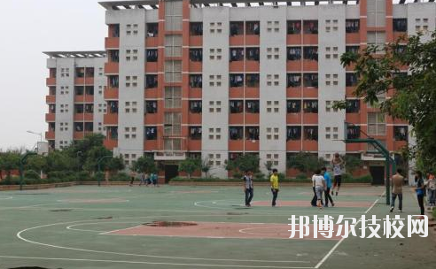 重慶大足職業(yè)教育中心2020年報名條件、招生要求、招生對象