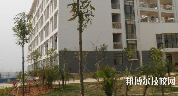 百色財(cái)經(jīng)職業(yè)技術(shù)學(xué)校地址在哪里 
