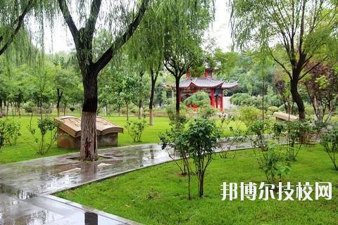 潛江衛(wèi)生學(xué)校2020年招生辦聯(lián)系電話