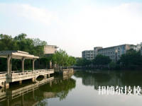 重慶紅春藤技工學(xué)校2020年報名條件、招生要求、招生對象