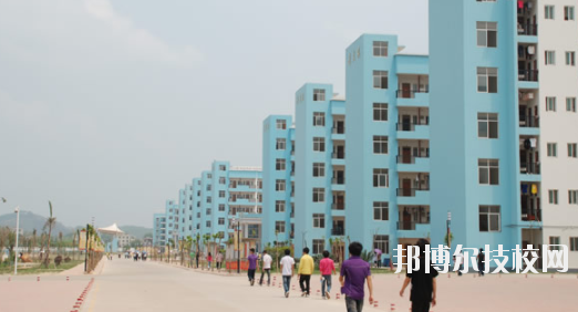 欽州衛(wèi)生學(xué)校2020年招生辦聯(lián)系電話