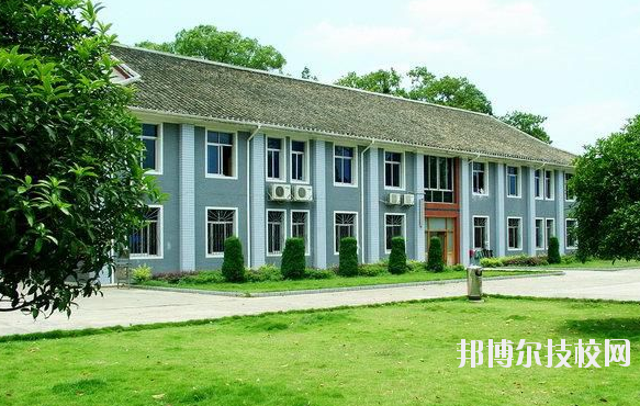 長沙縣職業(yè)中等專業(yè)學校2023年招生辦聯(lián)系電話