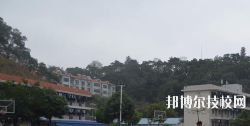 廣西右江民族商業(yè)學(xué)校怎么樣、好不好