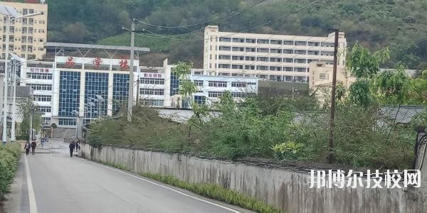 興義中等職業(yè)學(xué)校2020年報(bào)名條件、招生要求、招生對象