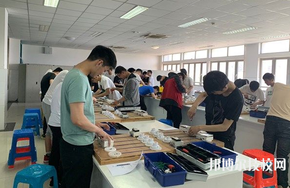 江蘇南通中等專業(yè)學(xué)校2020年招生辦聯(lián)系電話