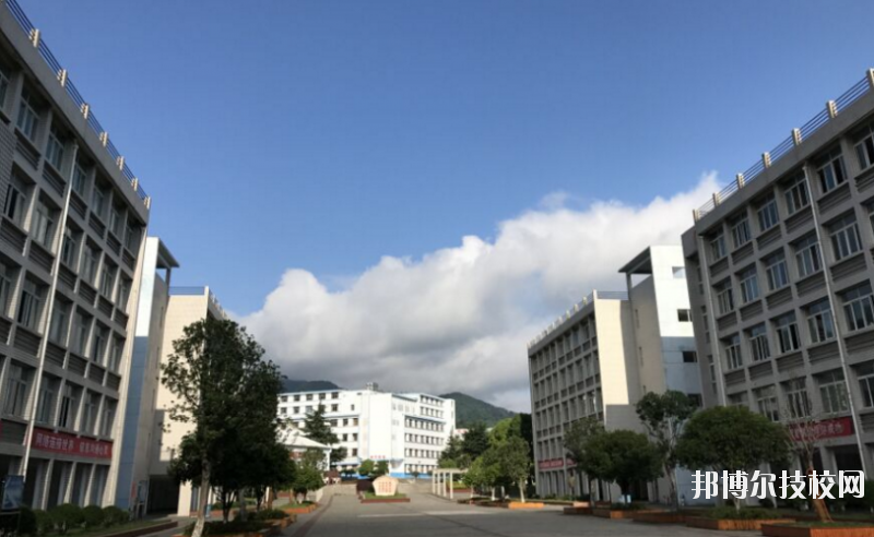 湖北十堰職業(yè)技術(shù)集團(tuán)學(xué)校2