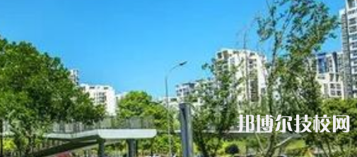 成都廣信數(shù)字技術職業(yè)學校2021年招生辦聯(lián)系電話