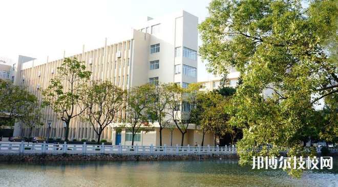 陜西建筑材料工業(yè)學(xué)校2021年有哪些專業(yè)