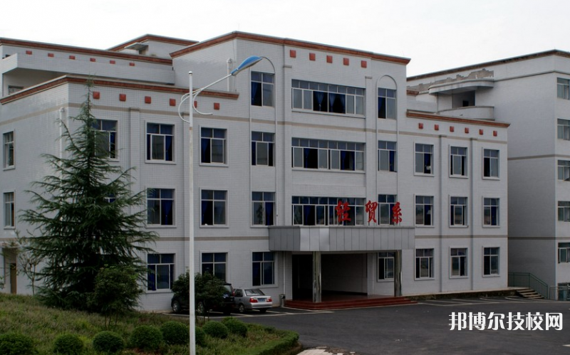重慶工商學(xué)校2022年學(xué)費、收費多少