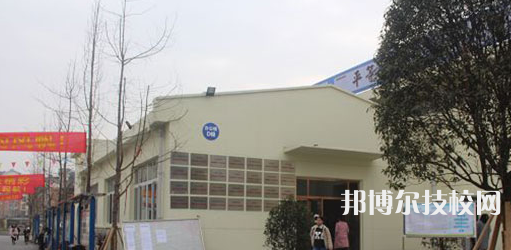 成都新運(yùn)職業(yè)學(xué)校2021年學(xué)費(fèi)、收費(fèi)多少