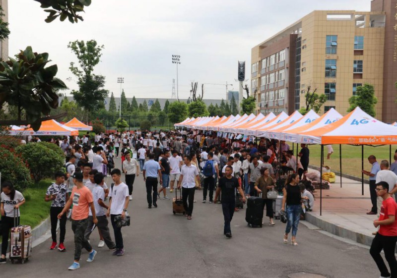 淮海技師學(xué)院2021年招生辦聯(lián)系電話