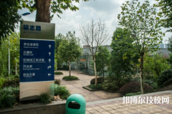 重慶龍門浩職業(yè)中學(xué)2022年學(xué)費(fèi)、收費(fèi)多少