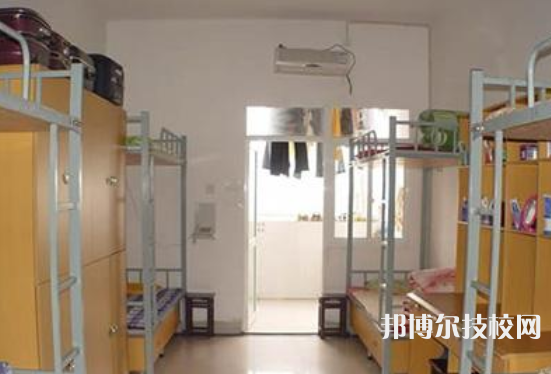 重慶龍門浩職業(yè)中學校2022年宿舍條件