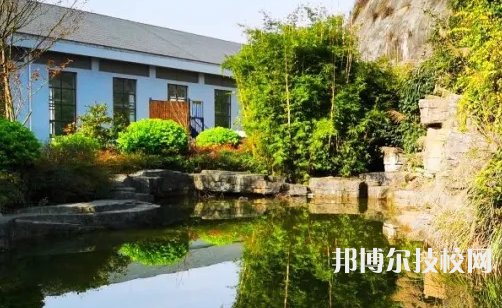 遵義職業(yè)技術(shù)學(xué)校2021年招生辦聯(lián)系電話