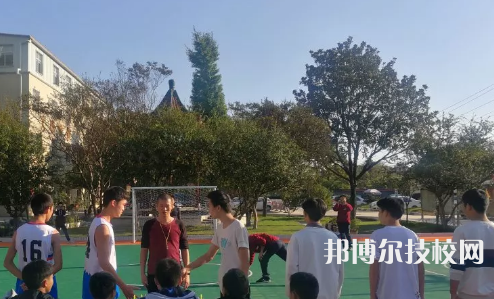 貴陽鐵二局技工學(xué)校網(wǎng)站網(wǎng)址     
