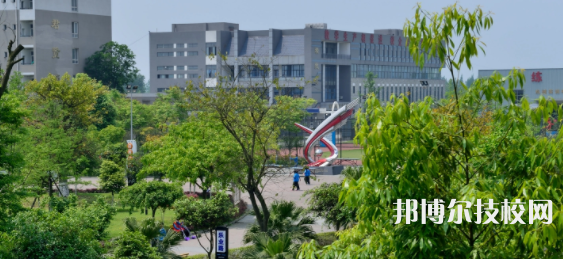 成都電子信息學(xué)校怎么樣、好不好