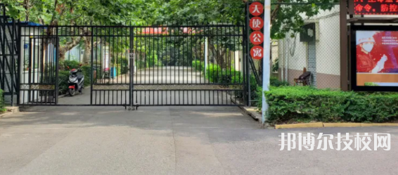 成都成醫(yī)一附院護(hù)士學(xué)校2021年招生辦聯(lián)系電話