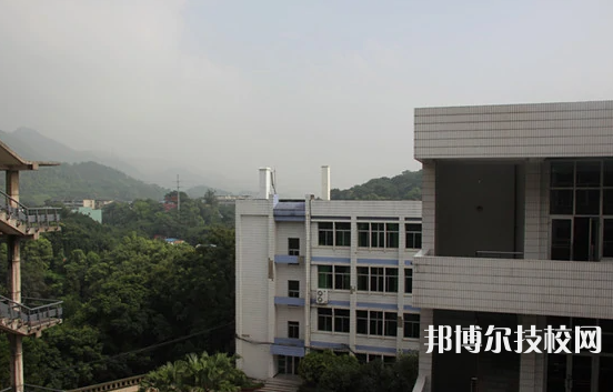 重慶知行衛(wèi)生學(xué)校2022年招生辦聯(lián)系電話