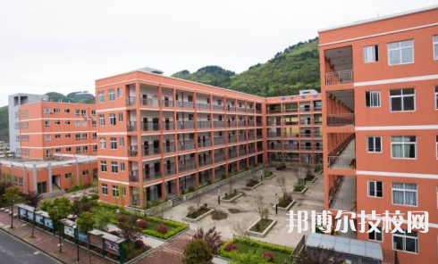 遵義旅游學(xué)校2021年招生辦聯(lián)系電話