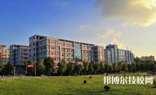 <em></em><em></em>	 貴州盤州職業(yè)技術(shù)學(xué)校2021年學(xué)費、收費多少