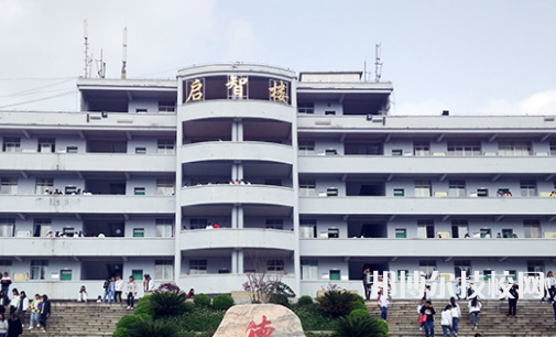 貴州盤(pán)州職業(yè)技術(shù)學(xué)校2021年招生辦聯(lián)系電話
