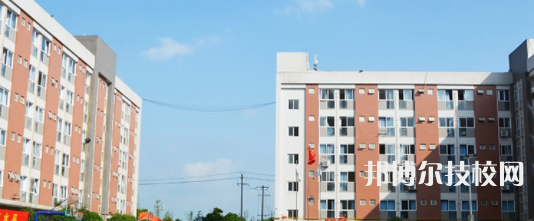 四川興科城市交通技工學(xué)校2021年招生辦聯(lián)系電話
