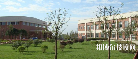 都江堰技工學(xué)校2021年招生簡(jiǎn)章