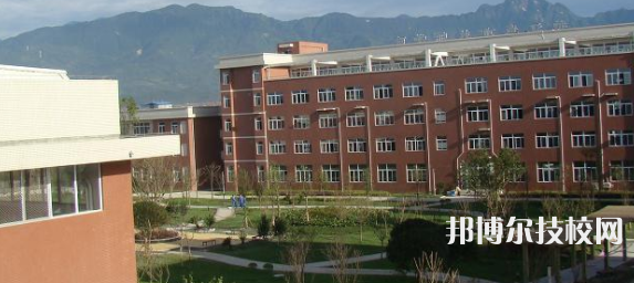 都江堰技工學(xué)校2021年報(bào)名條件、招生要求、招生對(duì)象