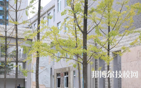 六盤水鐘山區(qū)職業(yè)技術(shù)學(xué)校2021年報(bào)名條件、招生要求、招生對(duì)象