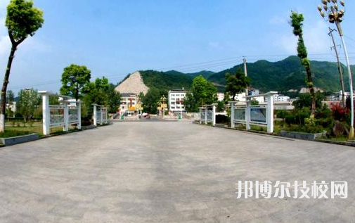 銅仁中等職業(yè)學校2021年報名條件、招生要求、招生對象