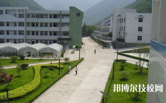 寧波四明職業(yè)高級中學1