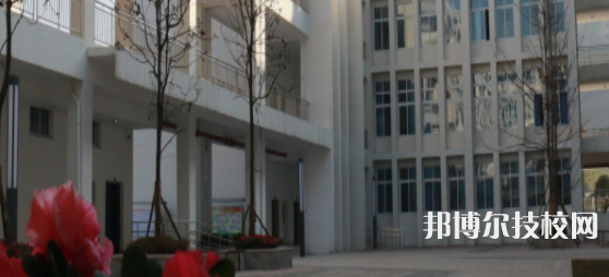 成都信息技術(shù)學(xué)校2021年報(bào)名條件、招生要求、招生對(duì)象