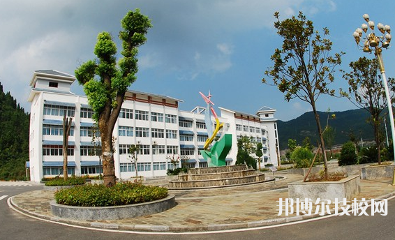 銅仁工業(yè)學(xué)校2021年報(bào)名條件、招生要求、招生對(duì)象