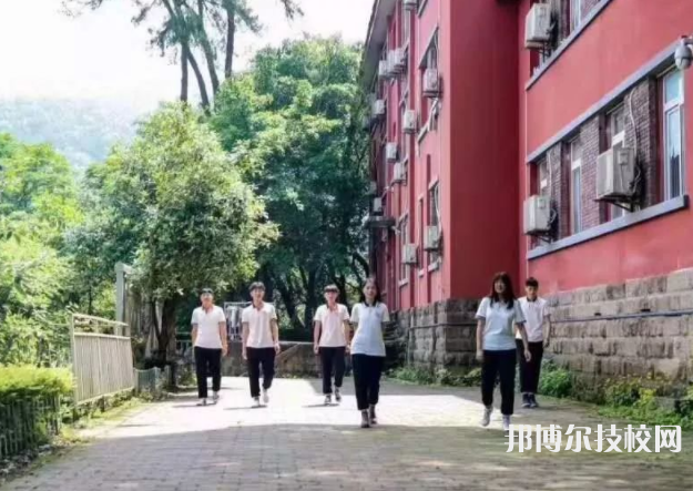 四川儀表工業(yè)學校2022年招生辦聯(lián)系電話
